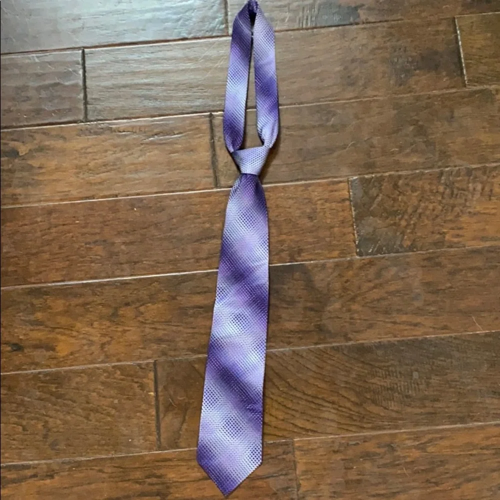 Men’s purple tie